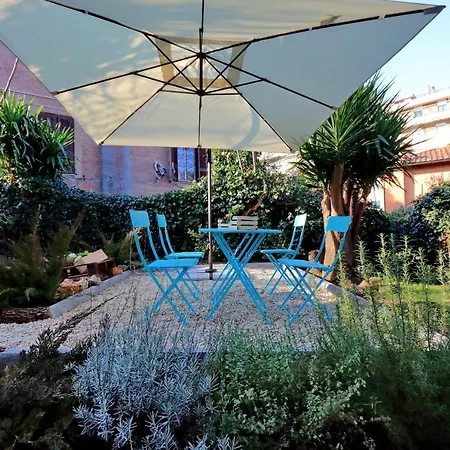 Garden Downtown. 3 Stops From Colosseum Exterior photo